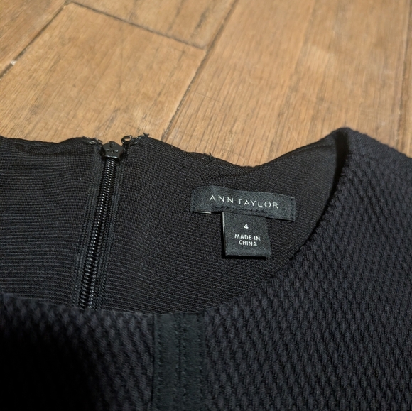 Women's Ann Taylor Black Short Sleeve A-Line Midi dress Size 4 - Picture 2 of 4